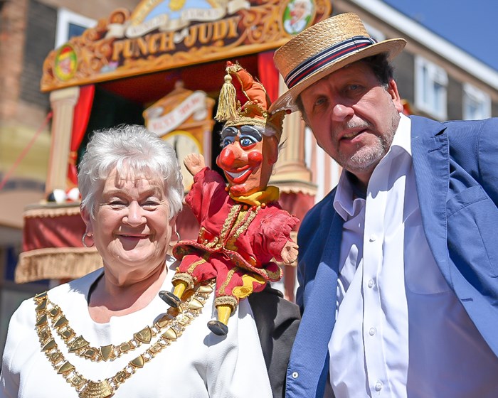 The Mayor of Solihull and the organisers of the Kingshurt Parade Beach
