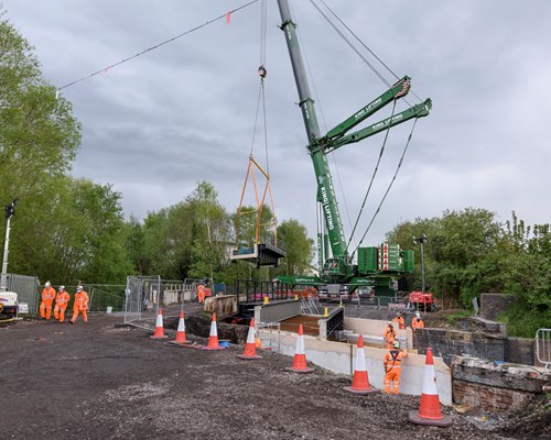 First new bridge installed for Wednesbury to Brierley Hill Metro extension