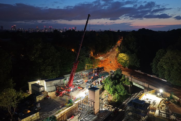 Installation of a pedestrian footbridge at the new Kings Heath railway station