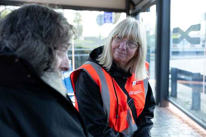 Sue talks to Jeff on the bus station bench