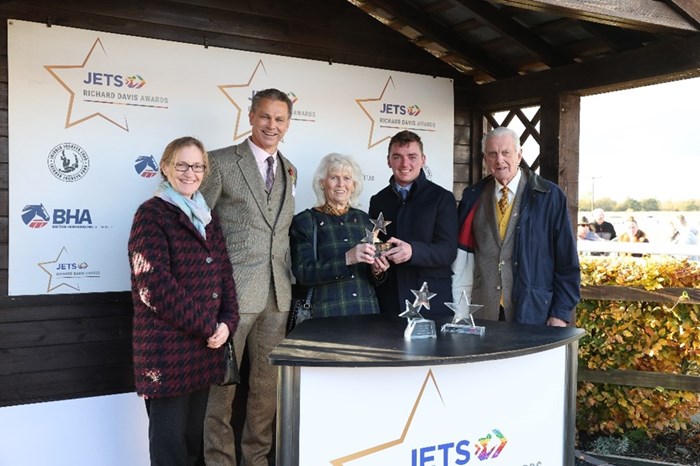 Ryan Hatch receives his Richard Davis Award from the Davis Family and Siobhan Watson from the Injured Jockeys Fund at Warwick Racecourse L-R: Siobhan Watson (IJF), Stephen Davis, Ann Davis, Ryan Hatch, Richard Davis