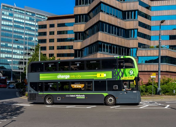 Electric Bus Service 9 Driving Around The Wesleyan At Snow Hill (1)